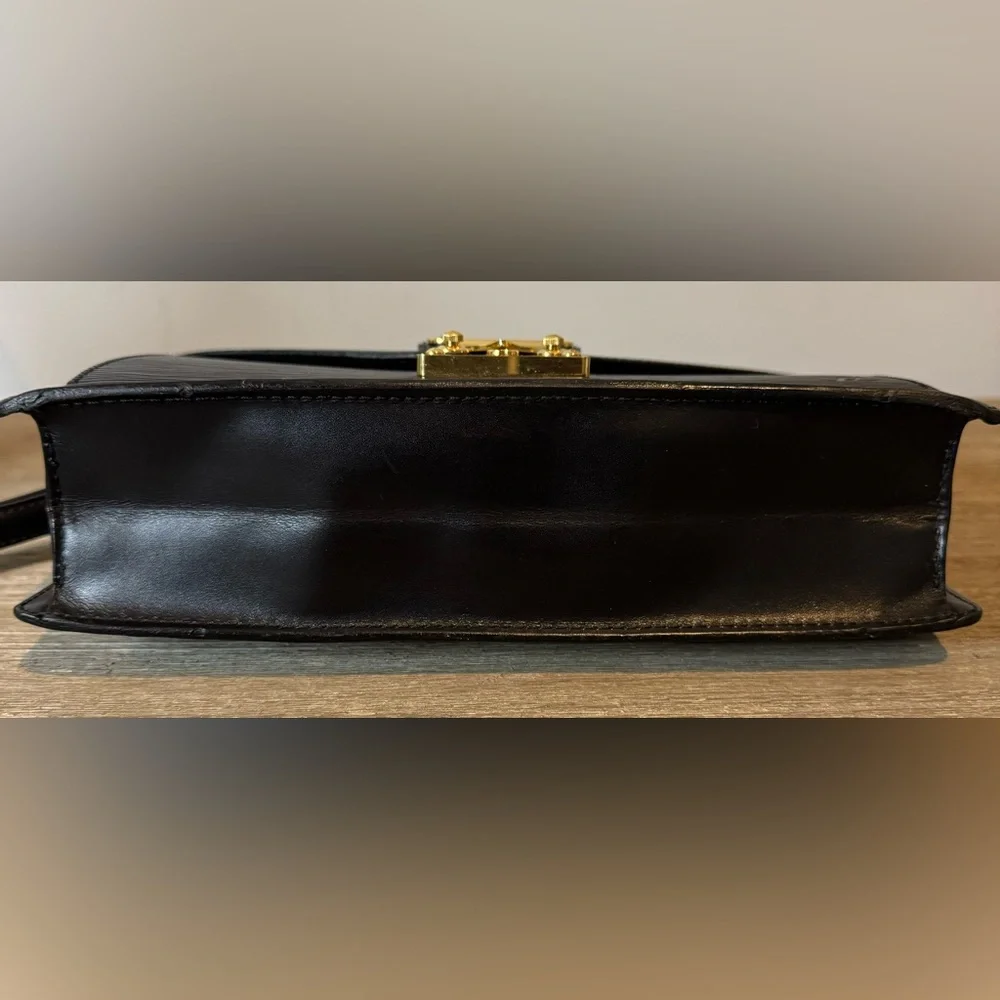SOLD Vintage Louis Vuitton Clutch | Good Vintage Condition - Picture 13 of 16